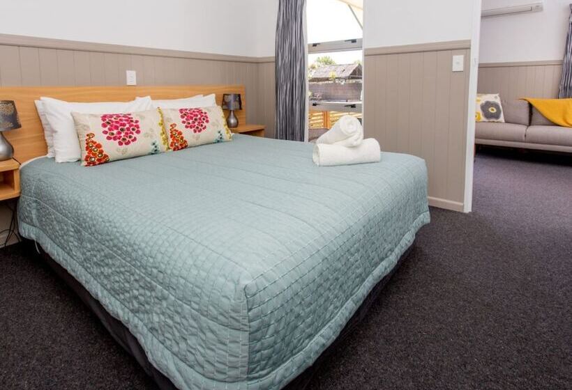 هتل Motueka Top 10 Holiday Park