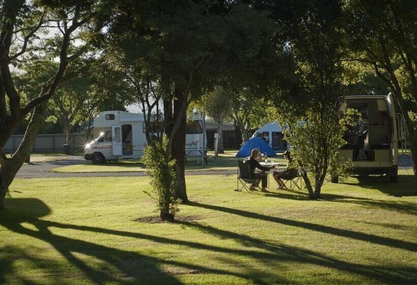 هتل Motueka Top 10 Holiday Park