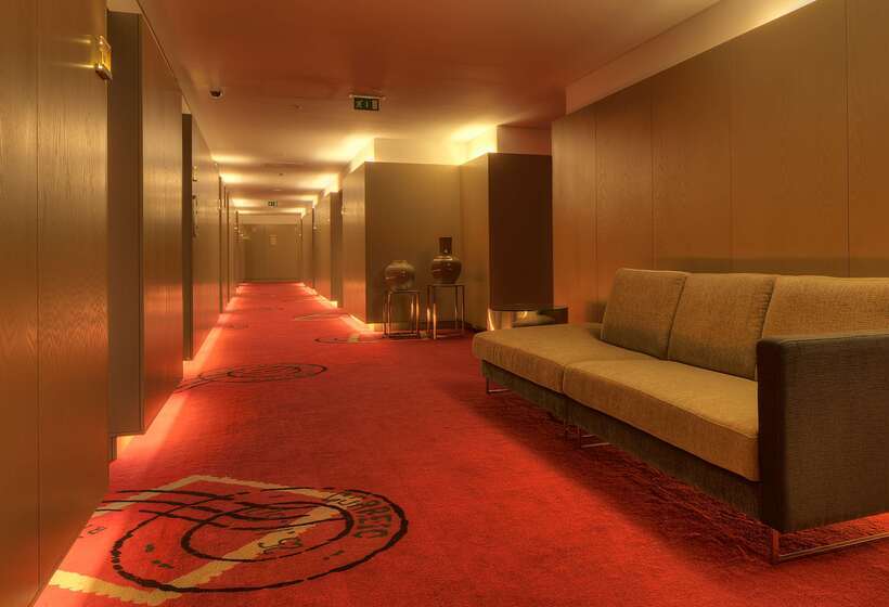 هتل NH Collection Porto Batalha