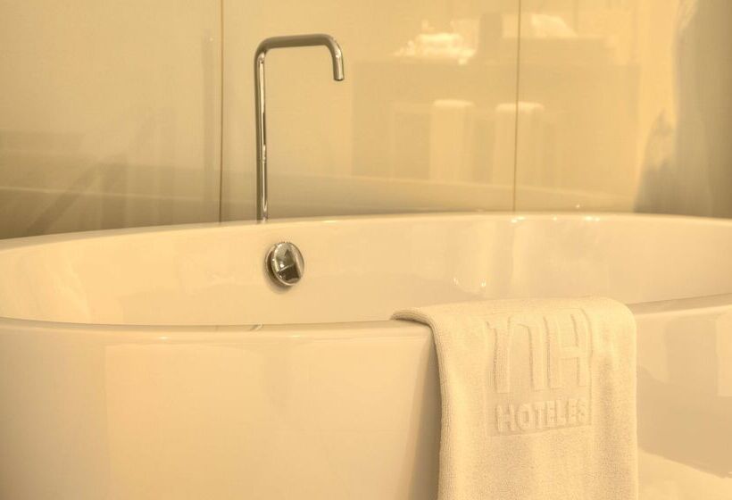هتل NH Collection Porto Batalha