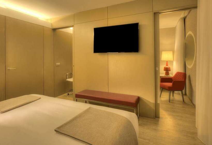 هتل NH Collection Porto Batalha