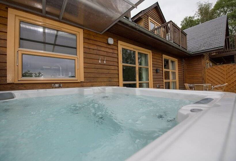 Сельский отель Loch Lomond Waterfront Luxury Lodges