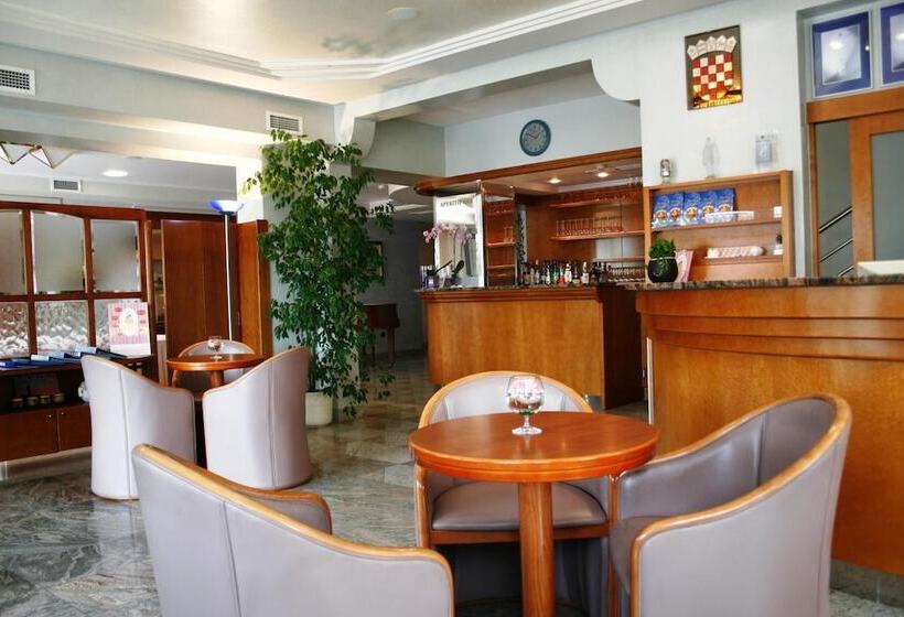 هتل Villa Marija