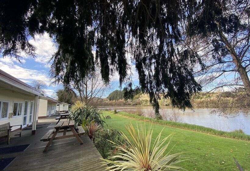 هتل Whanganui River Top 10 Holiday Park