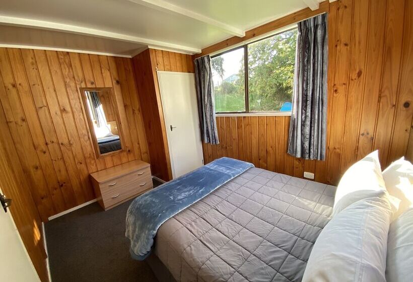 هتل Whanganui River Top 10 Holiday Park