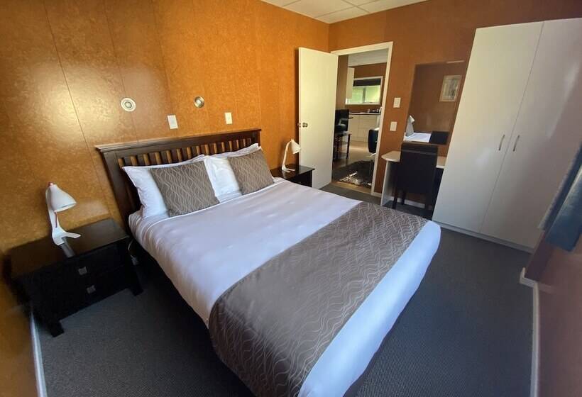 هتل Whanganui River Top 10 Holiday Park