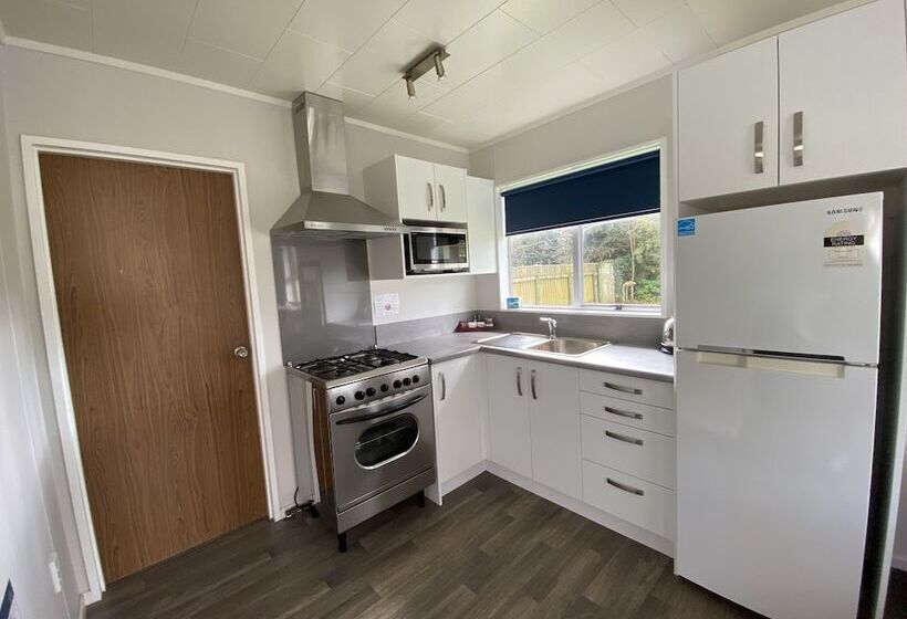 هتل Whanganui River Top 10 Holiday Park