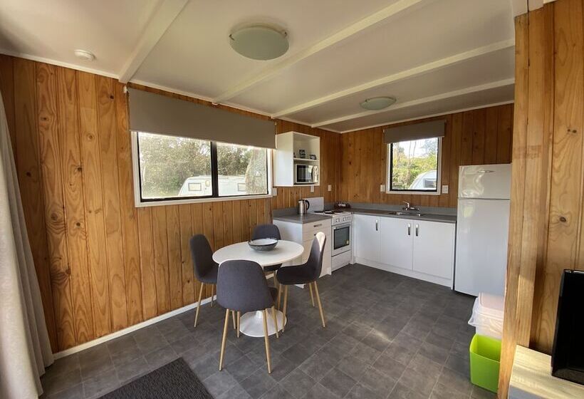 هتل Whanganui River Top 10 Holiday Park
