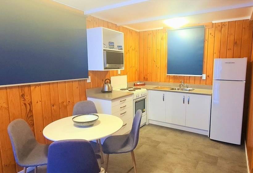 هتل Whanganui River Top 10 Holiday Park