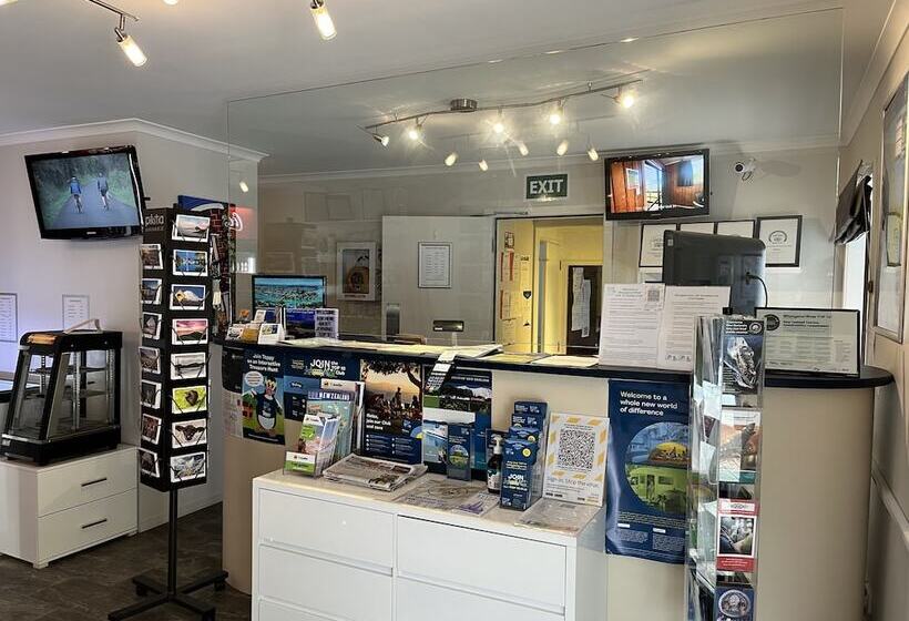 هتل Whanganui River Top 10 Holiday Park