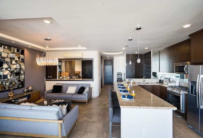 Pinnacle Resorts 180