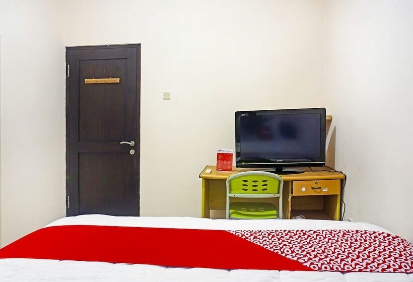 هتل Karawaci Taman Permata Tiga Mitra Reddoorz