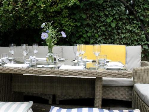 הוסטל The Plough Inn