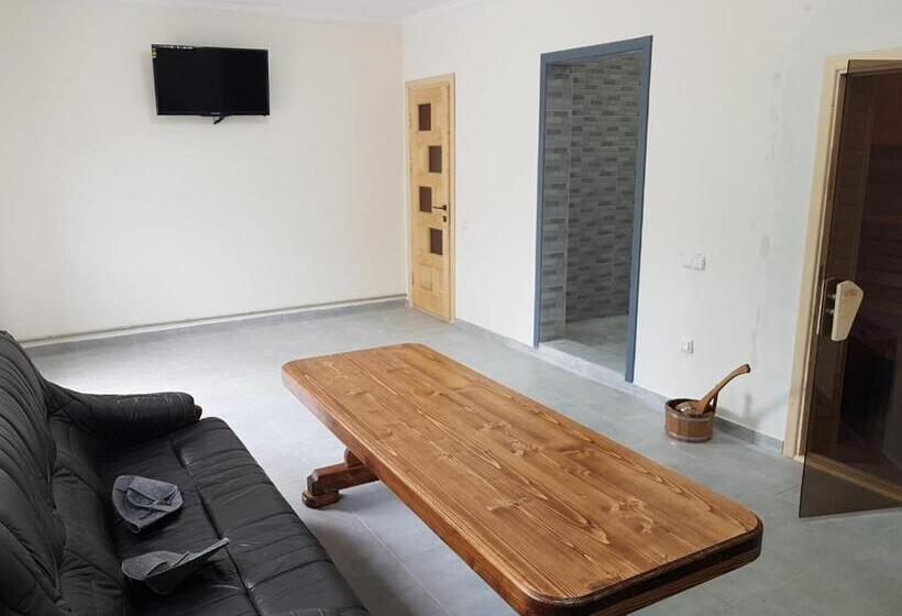 הוסטל Villa Paraiso Karpaty