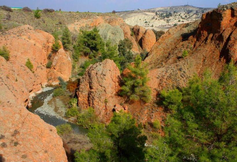 مبيت وإفطار Aperanti Agrotourism