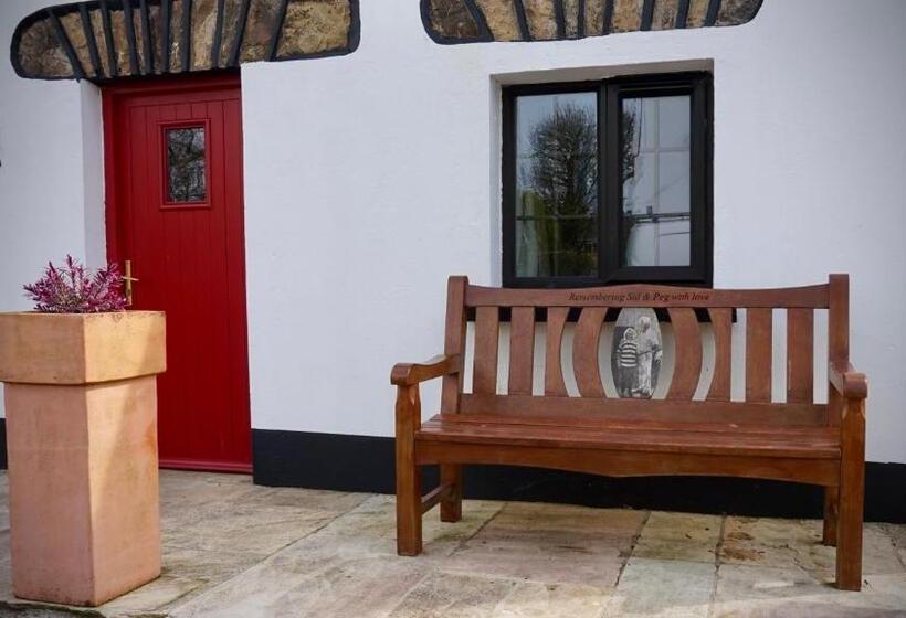 مبيت وإفطار Cartron House