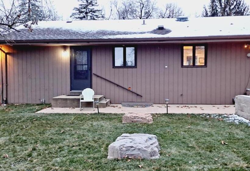 住宿加早餐  Harmony Inn, Huntley Illinois