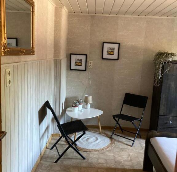 민박 Stal Escapade