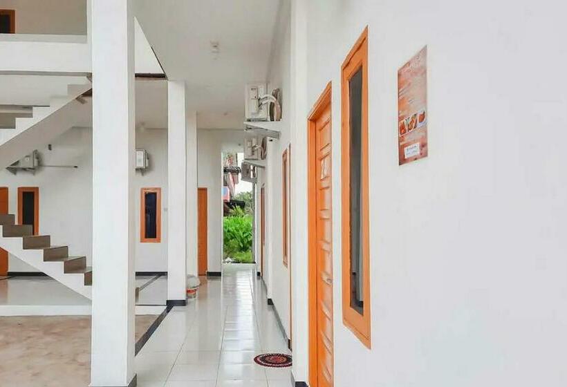 ホテル Reddoorz At Permana Homestay Near Supadio Airport Pontianak