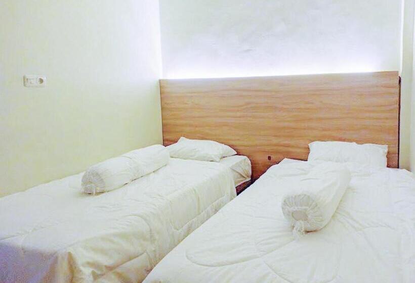 בית מלון כפרי Reddoorz Syariah At Karema Area Mamuju