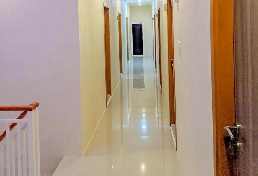 בית מלון כפרי Reddoorz Syariah At Karema Area Mamuju