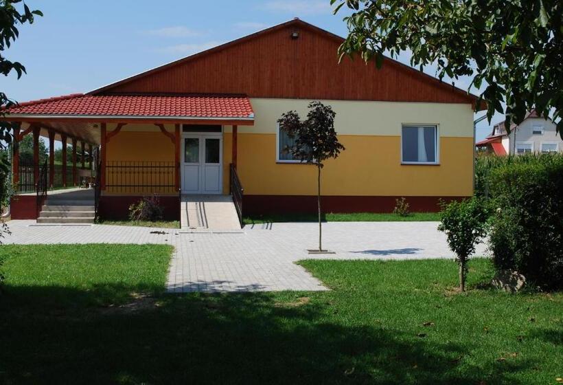 بنسيون Guest House St. Mária