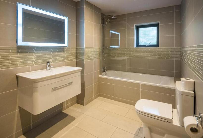 منتجع Loch Tay Highland Lodges And Glamping Park