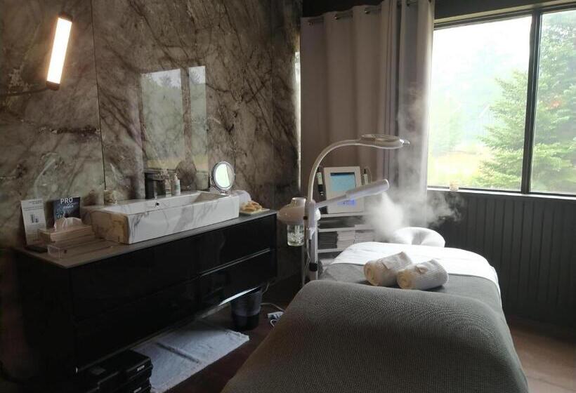 Nomi Resort