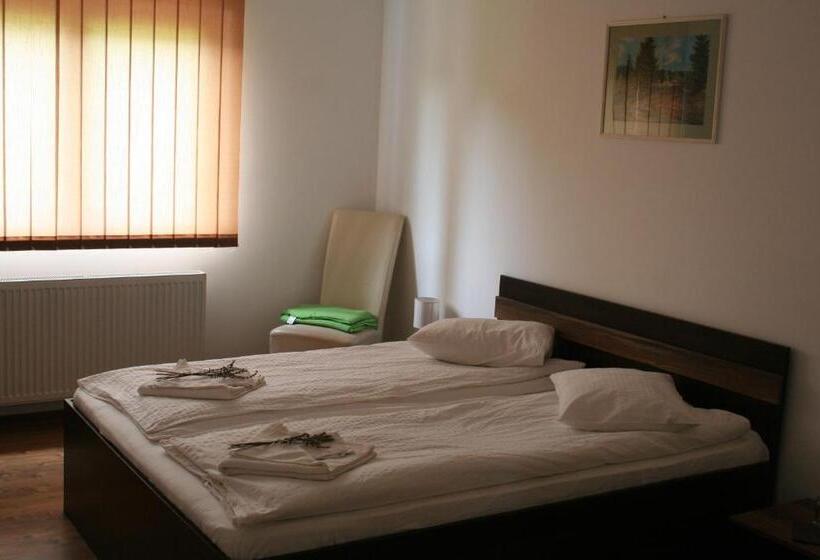 Bed and Breakfast Aranykakas étterem és Panzió