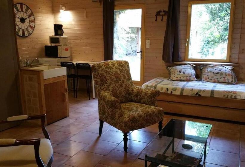 مبيت وإفطار Chambres D`hôtes Le Plessis à Broye