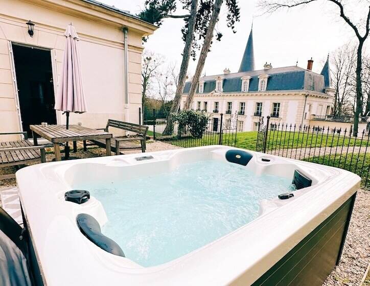Bed and Breakfast Le Chateau D Hardricourt