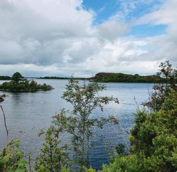 Hillcrest Farmhouse Bed & Breakfast