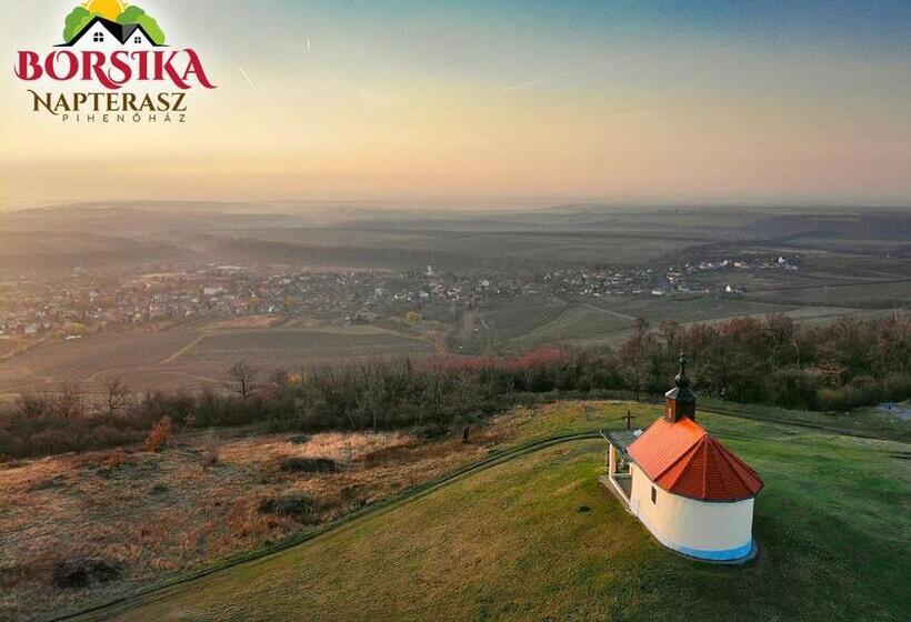ペンション Borsika Napterasz Pihenőház