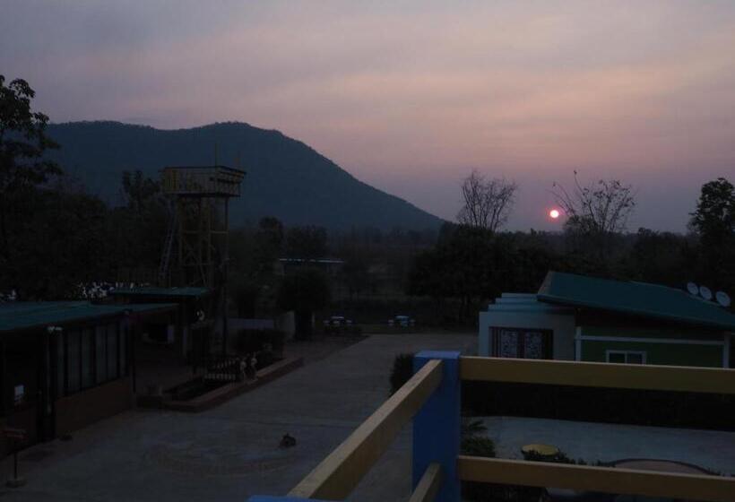 פנסיון Chomduen Phu Kao Resort