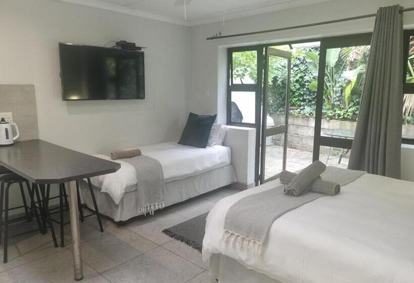 بنسيون Eland Place Self Catering Guest House
