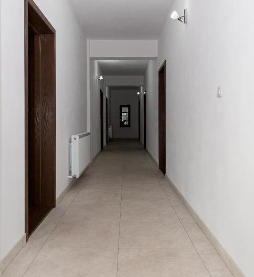 ペンション Enigma Bucovinei