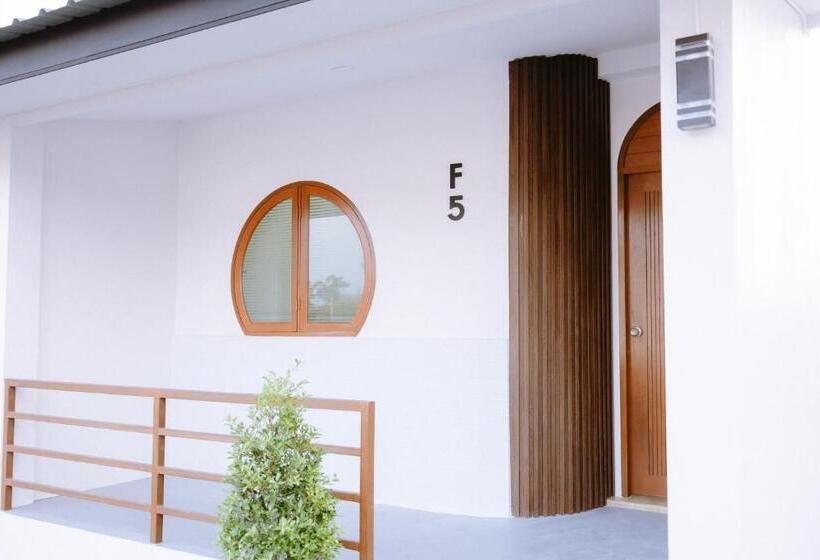 פנסיון Peeranon Resort