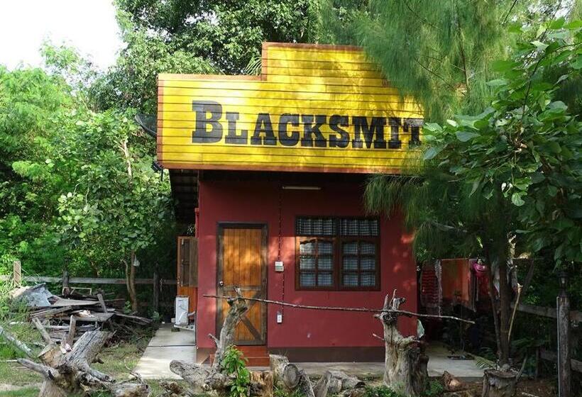 بنسيون Stonewood Cowboy City Resort