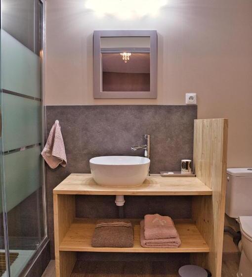 مبيت وإفطار La Jacarandière