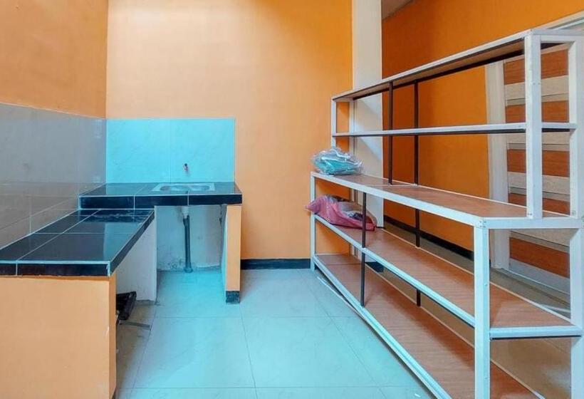 ホテル Artayya Puri 3 Syariah Near Terminal Caruban Mitra Reddoorz