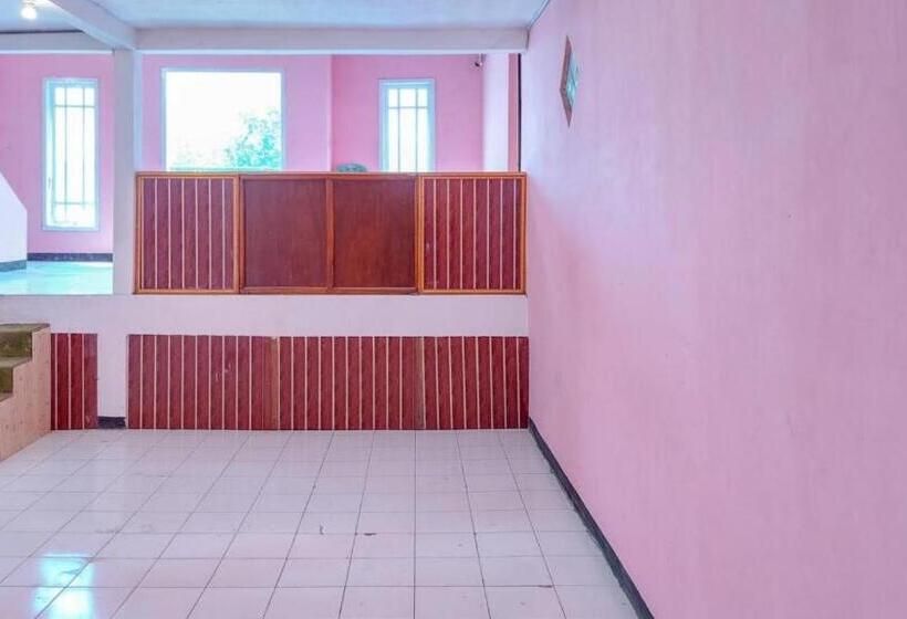 ホテル Artayya Puri 3 Syariah Near Terminal Caruban Mitra Reddoorz