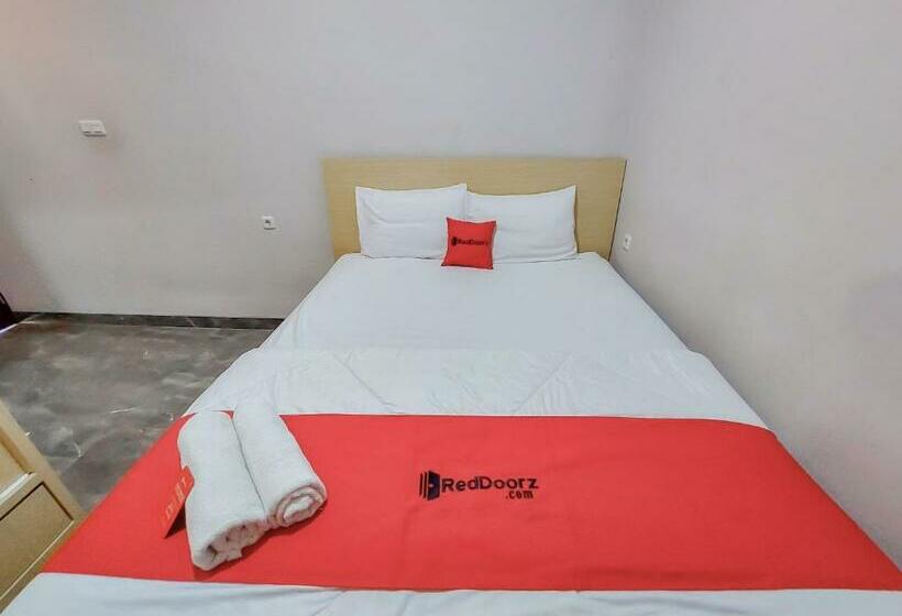 هتل Reddoorz At Cempaka Guesthouse Tarakan