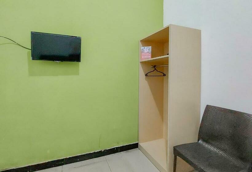 هتل Reddoorz At Cempaka Guesthouse Tarakan