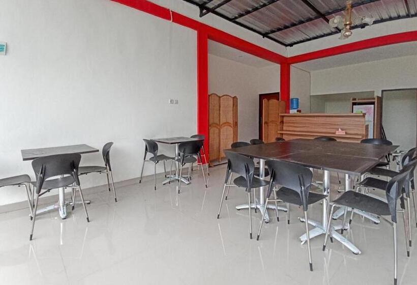 هتل Reddoorz Syariah Near Sentani City Square