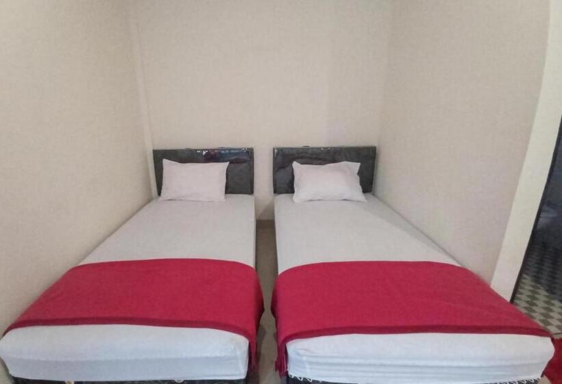 هتل Reddoorz Syariah Near Sentani City Square