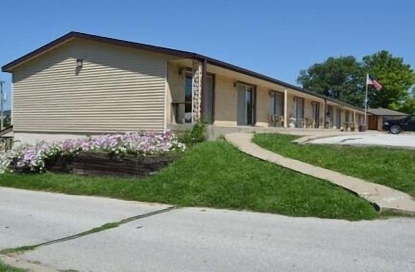 Edgetowner Motel