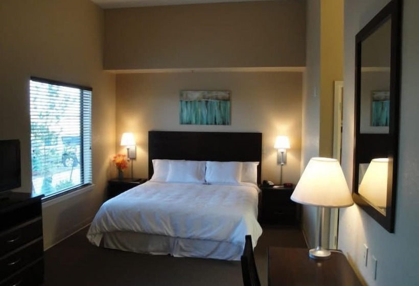 בית מלון כפרי Ambassador Inn & Suites