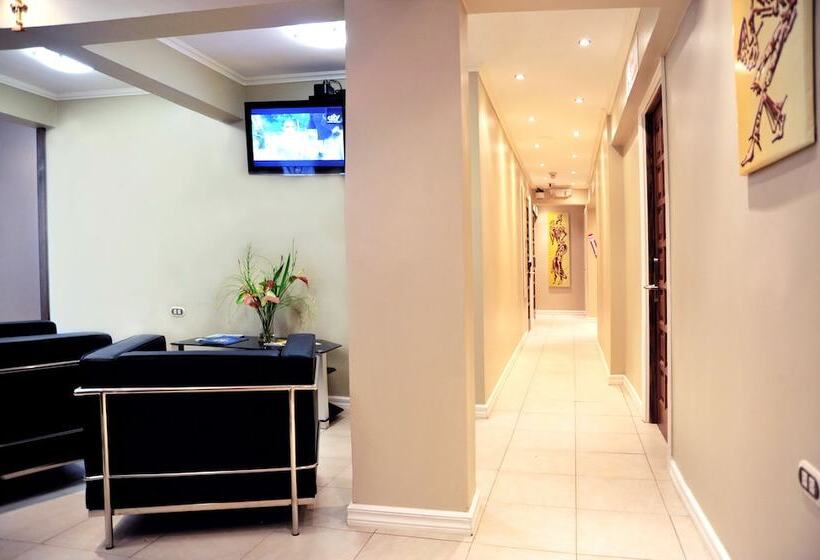 هتل Culture Crossroads Inn