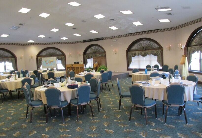 فندق Inn At Amish Door