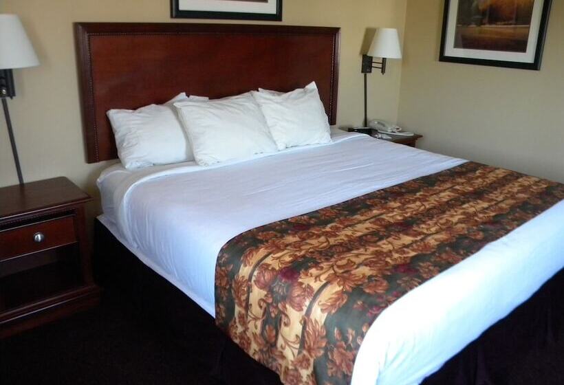Отель Pocahontas Inn & Suites